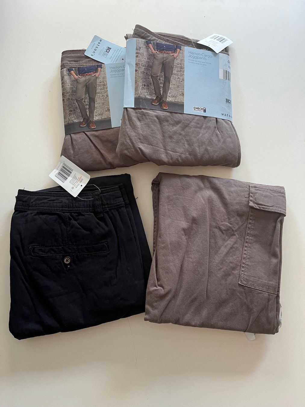 Pantaloni: Herren-Cargo-Joggpants-Hose, 4 Stück – Nuovo e nell'imballaggio originale da Muralto venduto da Kdale2 3