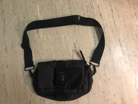 kleine Umhängetasche // Bauchtasche // schwarz