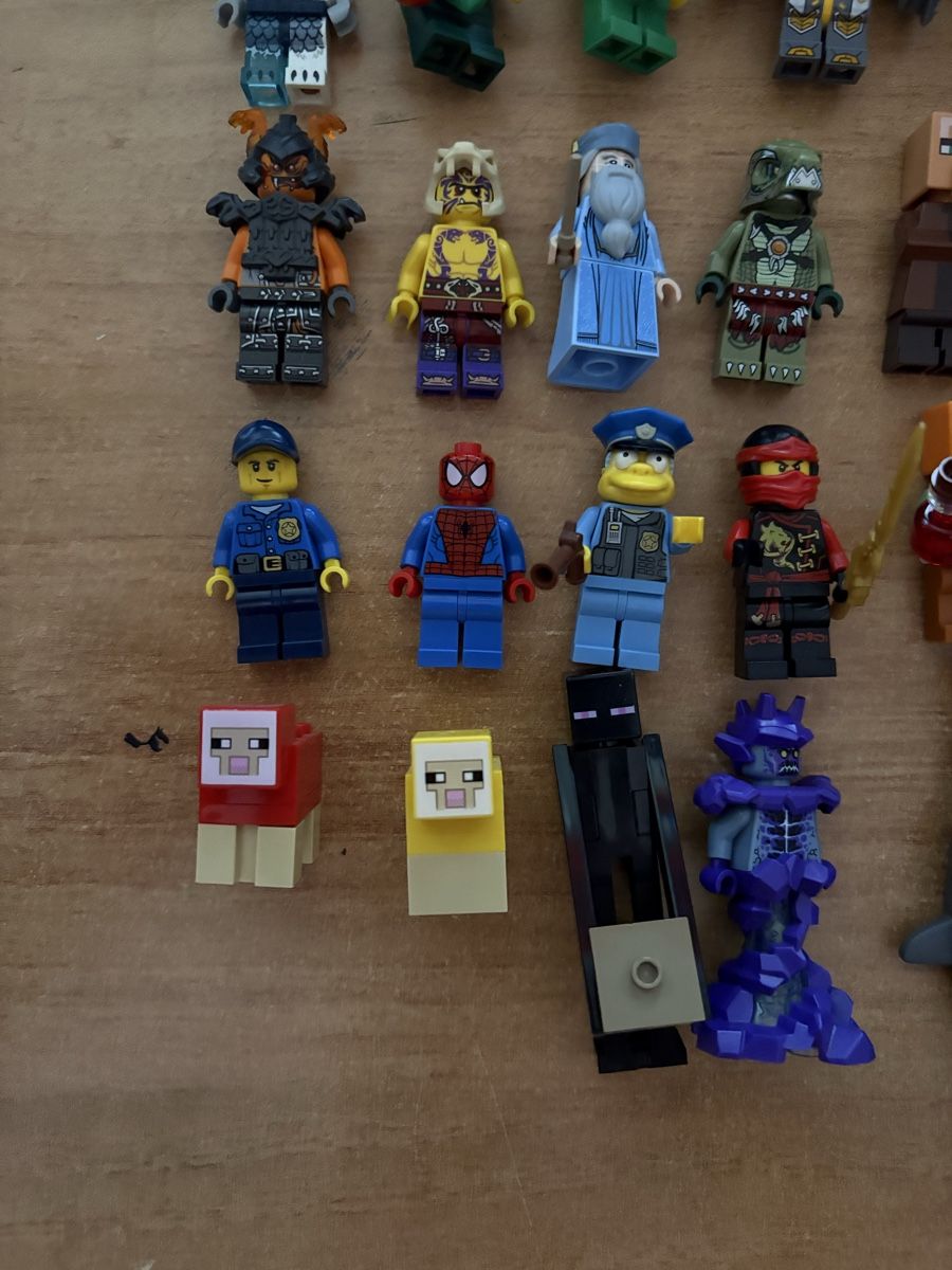 Lego Statuette: 29 diverse Lego Minifiguren – Usato da Birrwil venduto da kidsstore 1