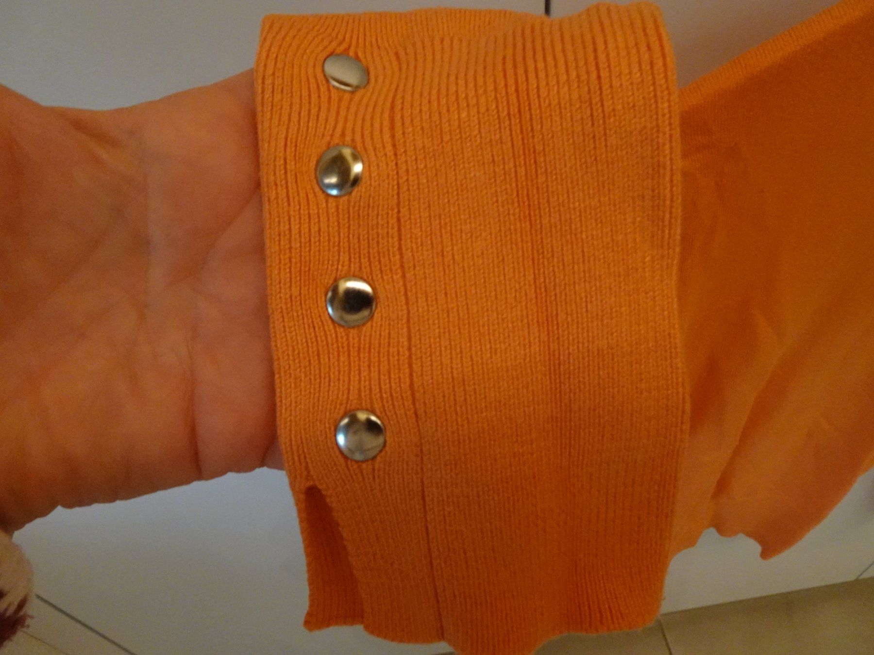 Maglioni & Felpe: Feinstrick Pulli orange von Takko Gr. XS - 260227 – Usato da Küssnacht am Rigi venduto da Good4Deckeli 1
