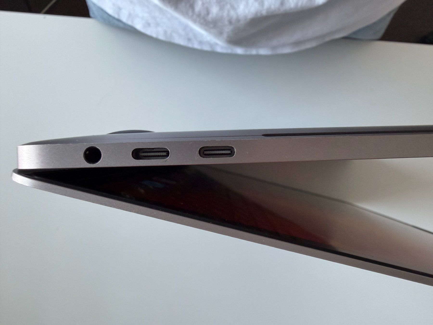 Apple Notebook: MacBook Pro 13" 2017 i7 / 16GB RAM / 1TB SSD / Touchbar – Usato da Laax GR venduto da il_8klkd 4