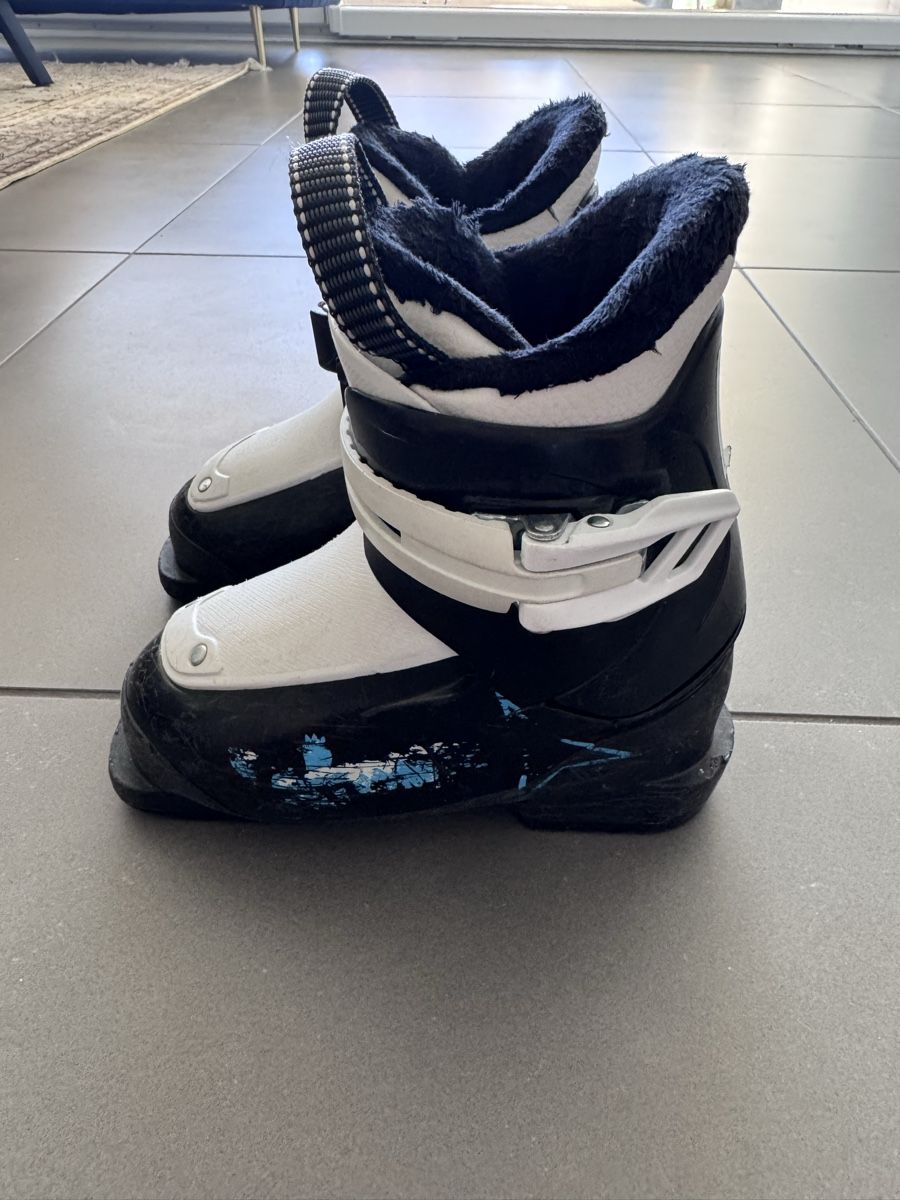 Atomic Chaussures garçon: Atomic Carving Ski Boots - Size 27 🎿 – D'occasion à Feusisberg par arm_l6k9