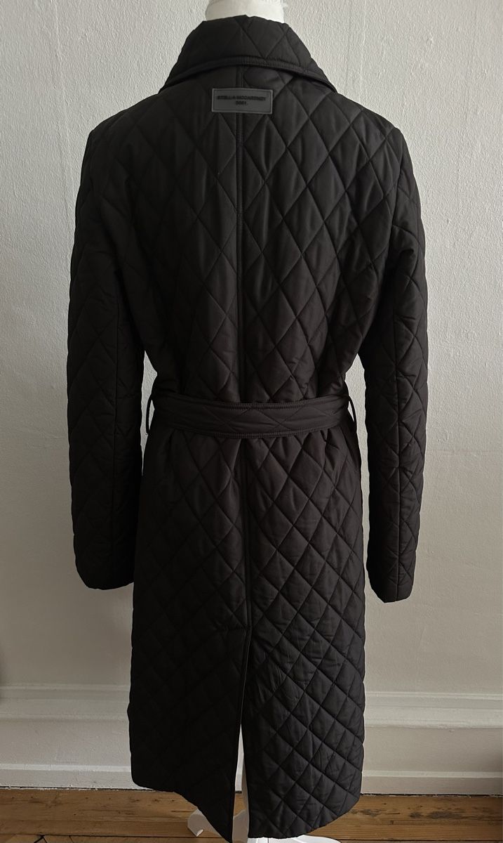 Stella McCartney Cappotti: Stella McCartney Mantel aus gestepptem Shell – Nuovo e nell'imballaggio originale da Bern venduto da schnupka 5