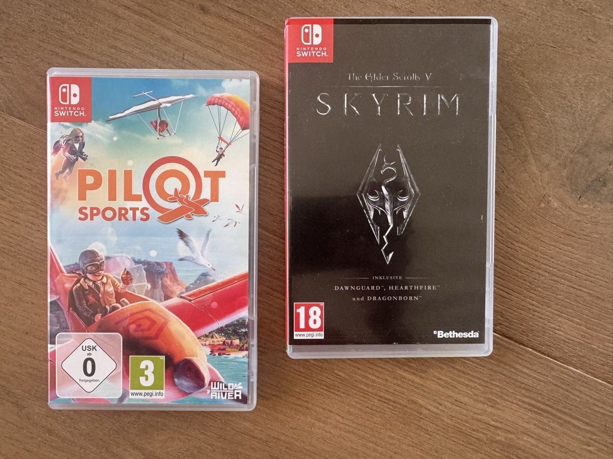 Nintendo Konsolen: Nintendo Switch Bundle + 4 Joy-Cons + 2 Spiele + Tasche – Gebraucht aus Goldach von FamilieWalter 3