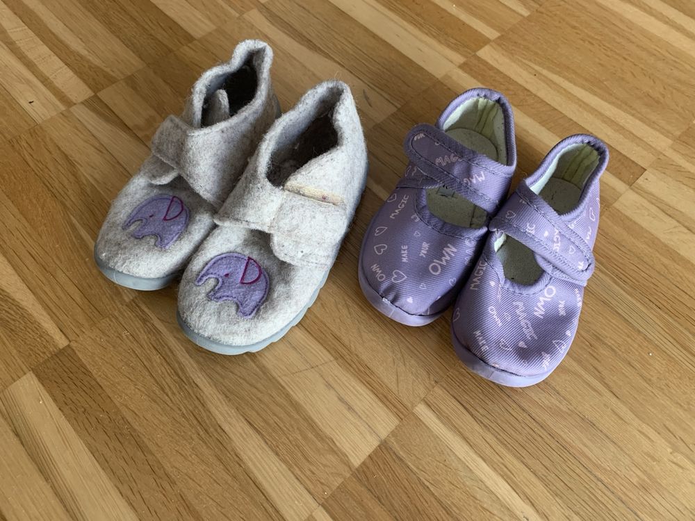 Chaussures garçon: 2 Hausschuhe Gr. 24 – D'occasion à Basel par aleksbalks