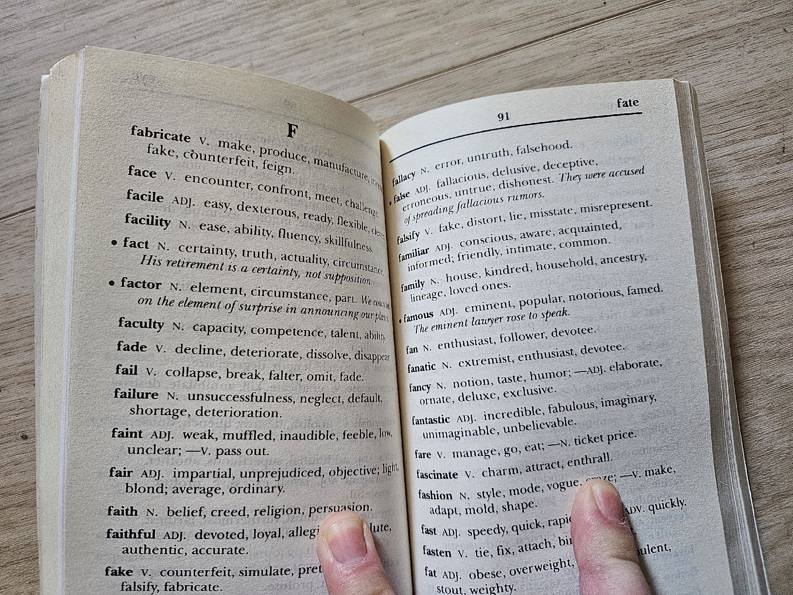 Libri: A Pocket Guide to Synonyms – Usato da La Joux FR venduto da car_ck96 2