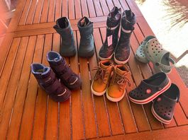 4 Winterschuhe + 2 Crocs, Grösse 23/24