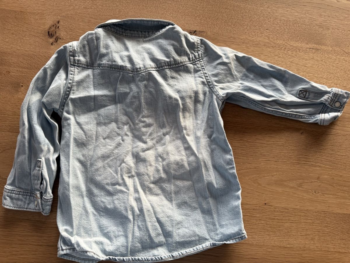 H&M Camicie, Top & T-shirt: Jeanshemd von H&M Grösse 80 – Usato da Goldswil venduto da Fisel 1