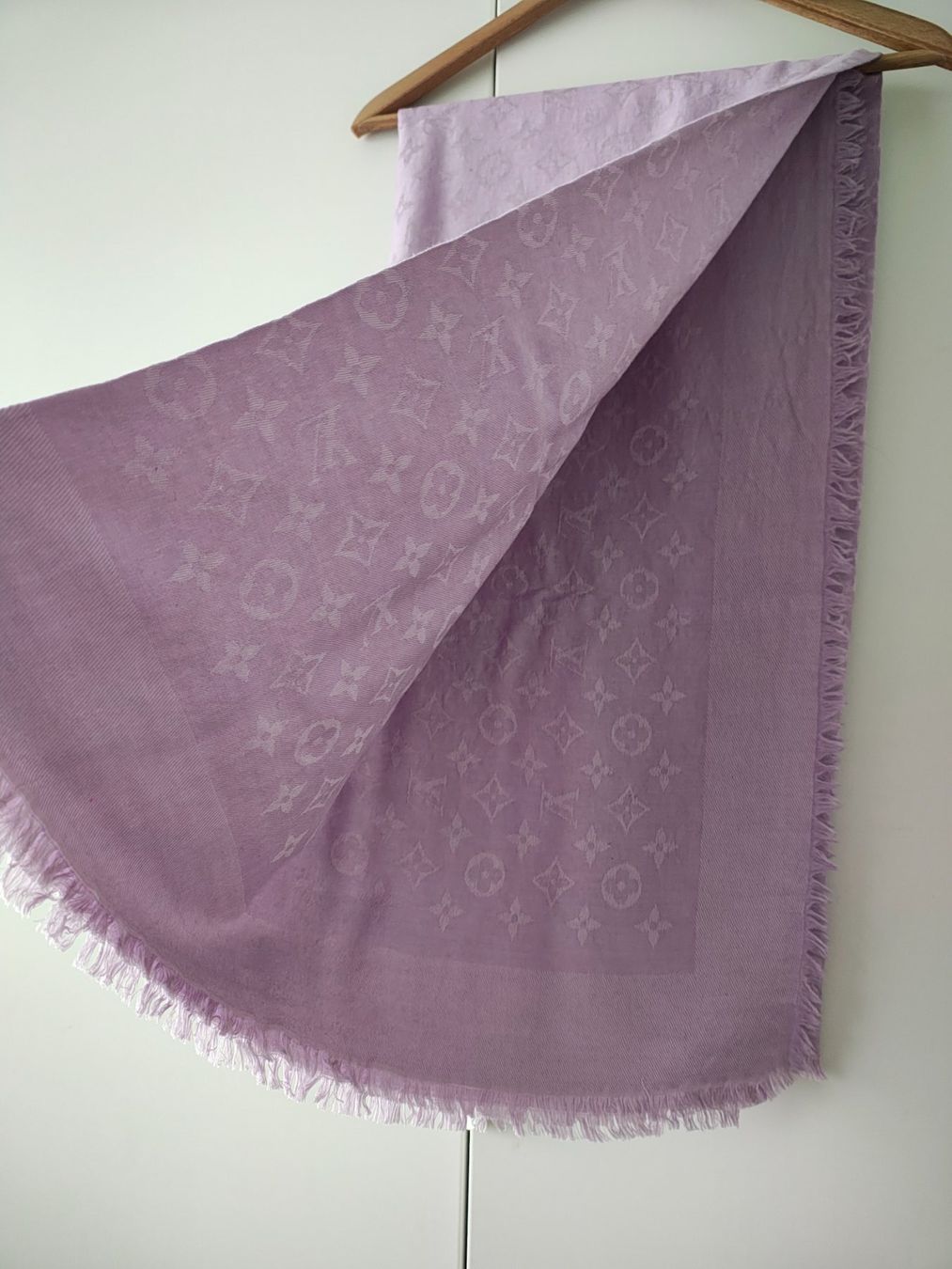 Louis Vuitton Foulard & Sciarpe: Louis Vuitton Schal - pastell lila – Usato da Winterthur venduto da Husakeva 1