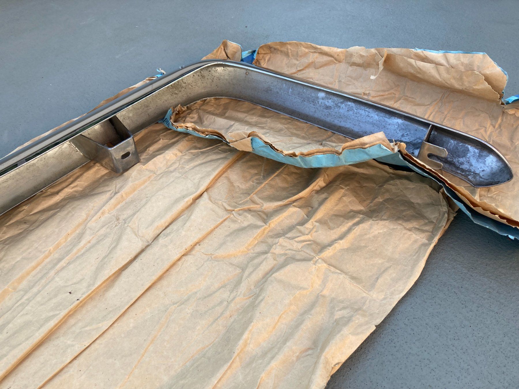 Toutes les pièces auto: Oldtimer Stossstange Chrom – D'occasion à Wil SG par Pin05 3