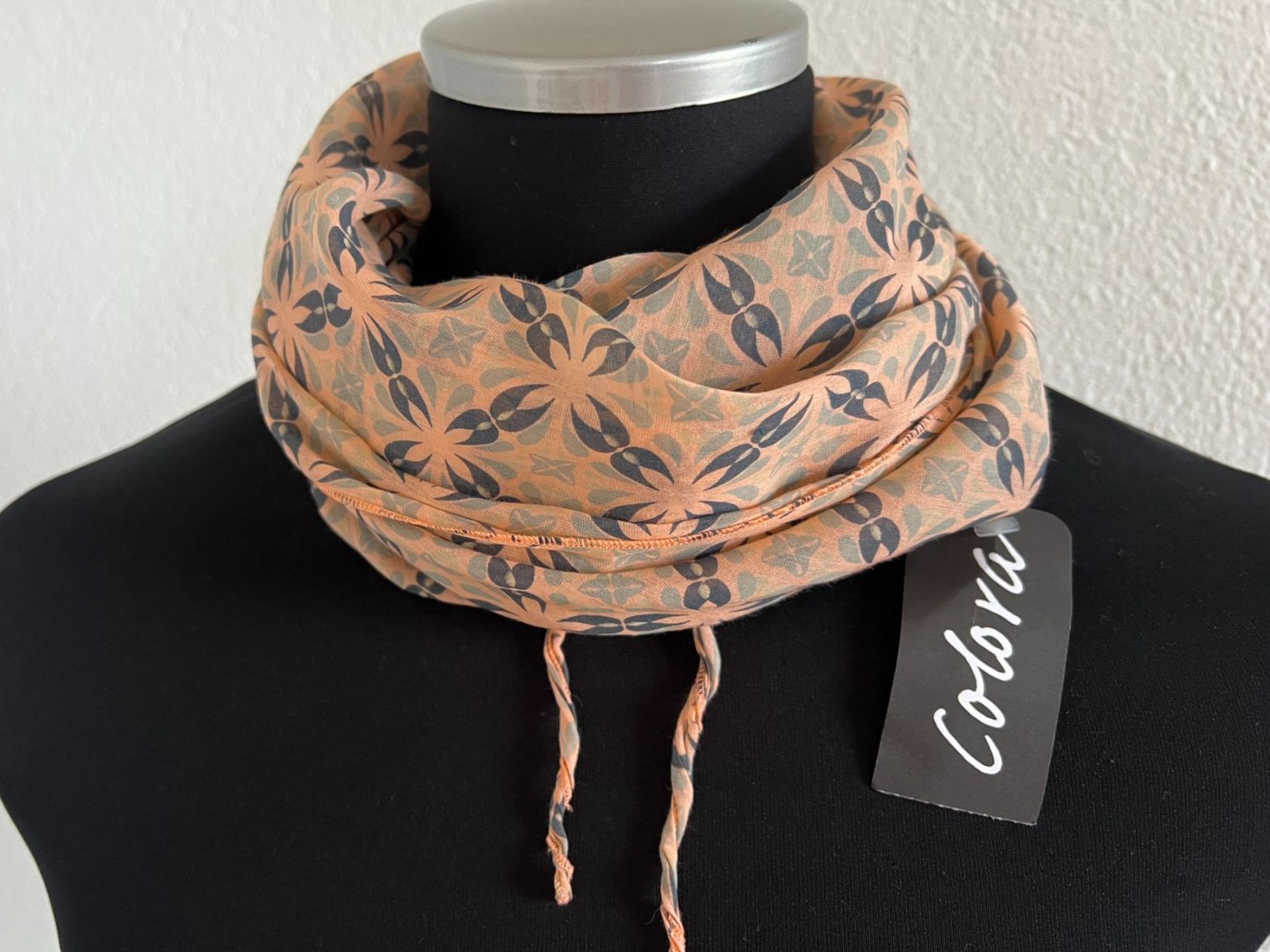 Colora Foulard & Sciarpe: Colora Schal, 30% Seide, Lachs, NEU – Nuovo e nell'imballaggio originale da Worb venduto da farben20zauber