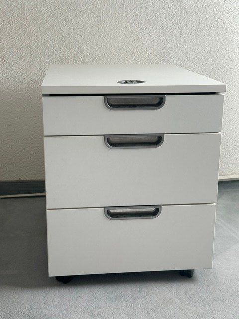 Ikea Korpus: Rollcontainer GALANT weiss mit integriertem Zahlenschloss – Gebraucht aus Uetikon am See von kha_wn8n