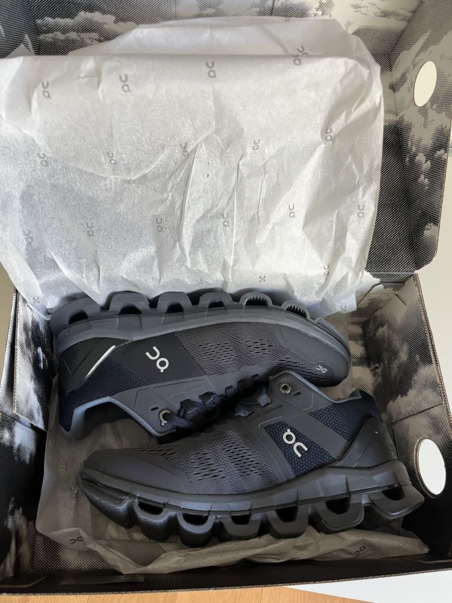 Damenschuhe: Sneakers On Running Gr. 36.5 neu – Neu und originalverpackt aus Stäfa von Exclusive0 1