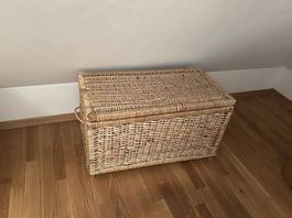 Weidentruhe zu verschenken (50cm x 80cm x 40cm)