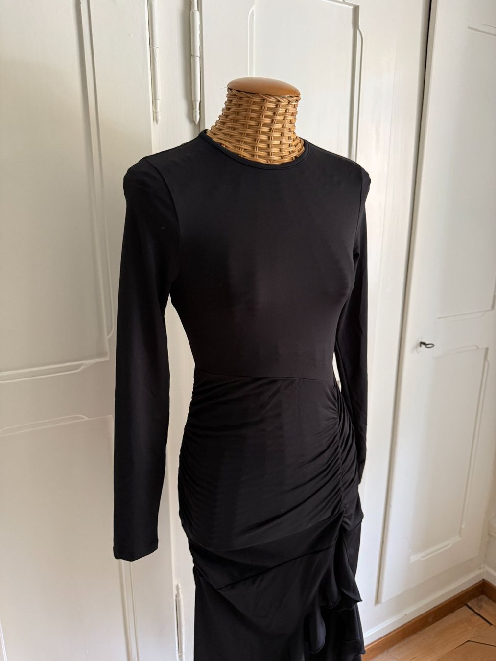 Shein Vestiti: Kleid schwarz mit Volants XS – Usato da Zürich venduto da Diazaio 1