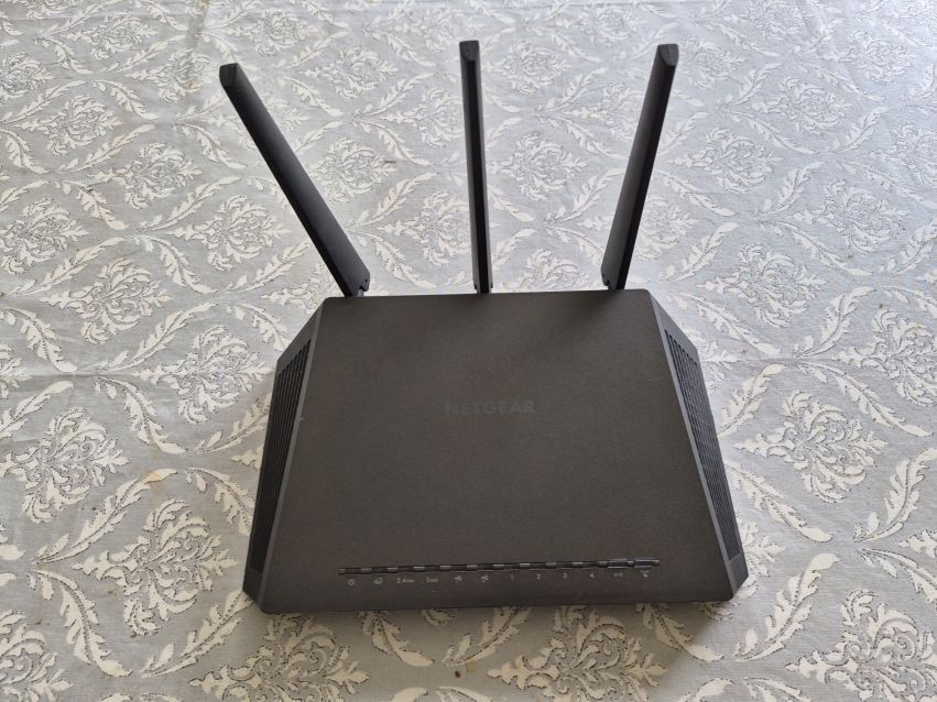 Netgear Modem & Router: Netgear Router R7000 Nighthawk AC1900 – Usato da Zürich venduto da jlabelle 2