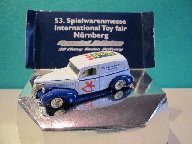 Giocattoli: Chevrolet Sedan Delivery 1:64 – Nuovo e nell'imballaggio originale da Baar venduto da jaroba 1