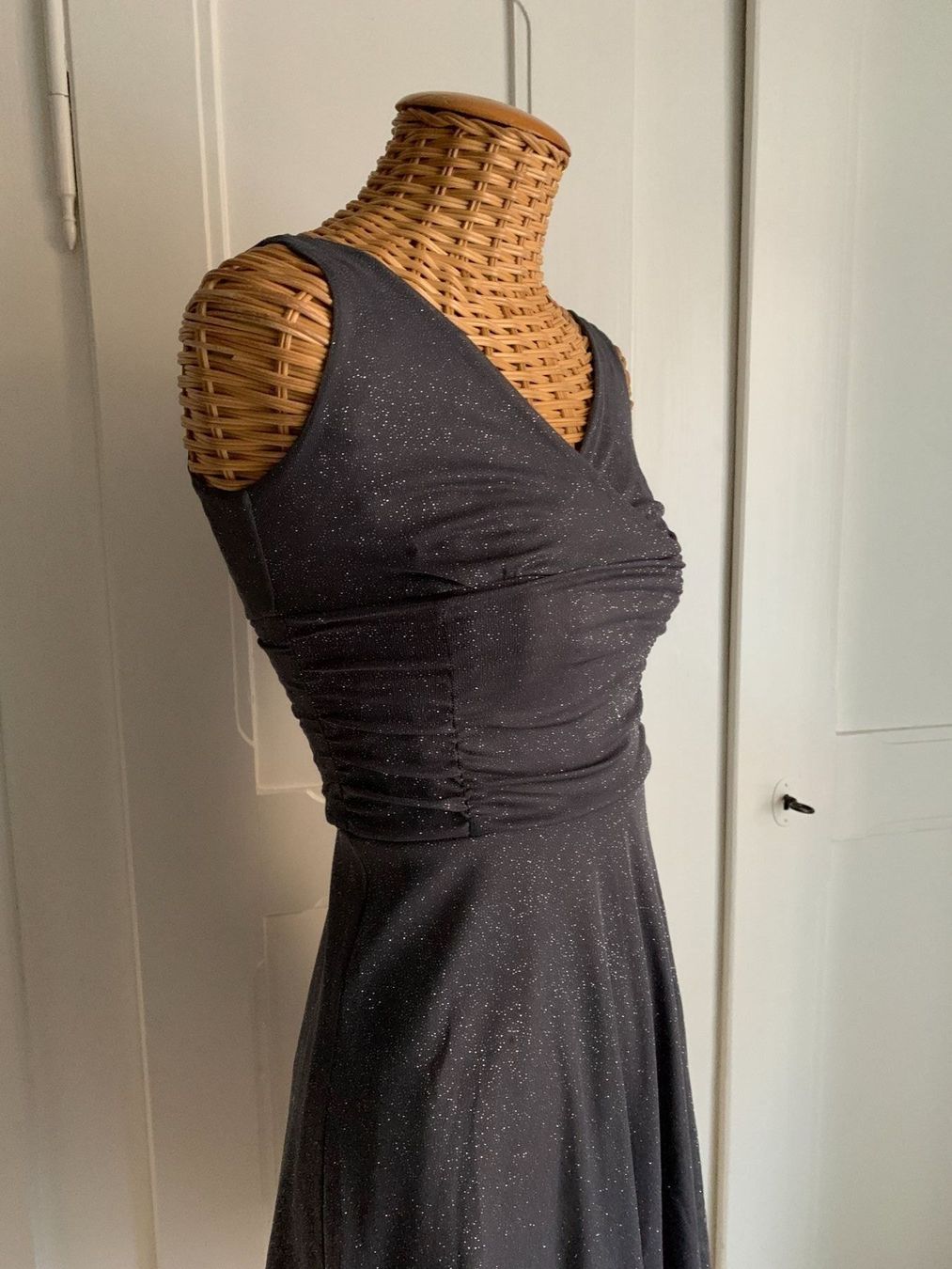 Robes: Kleid grau glitzernd elegant - XS – D'occasion à Zürich par Diazaio 1
