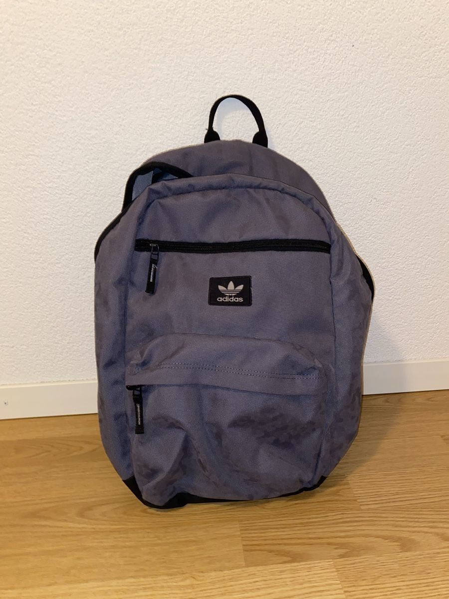 Adidas Zaini: Adidas Rucksack - grau – Usato da Samedan venduto da alwi_611