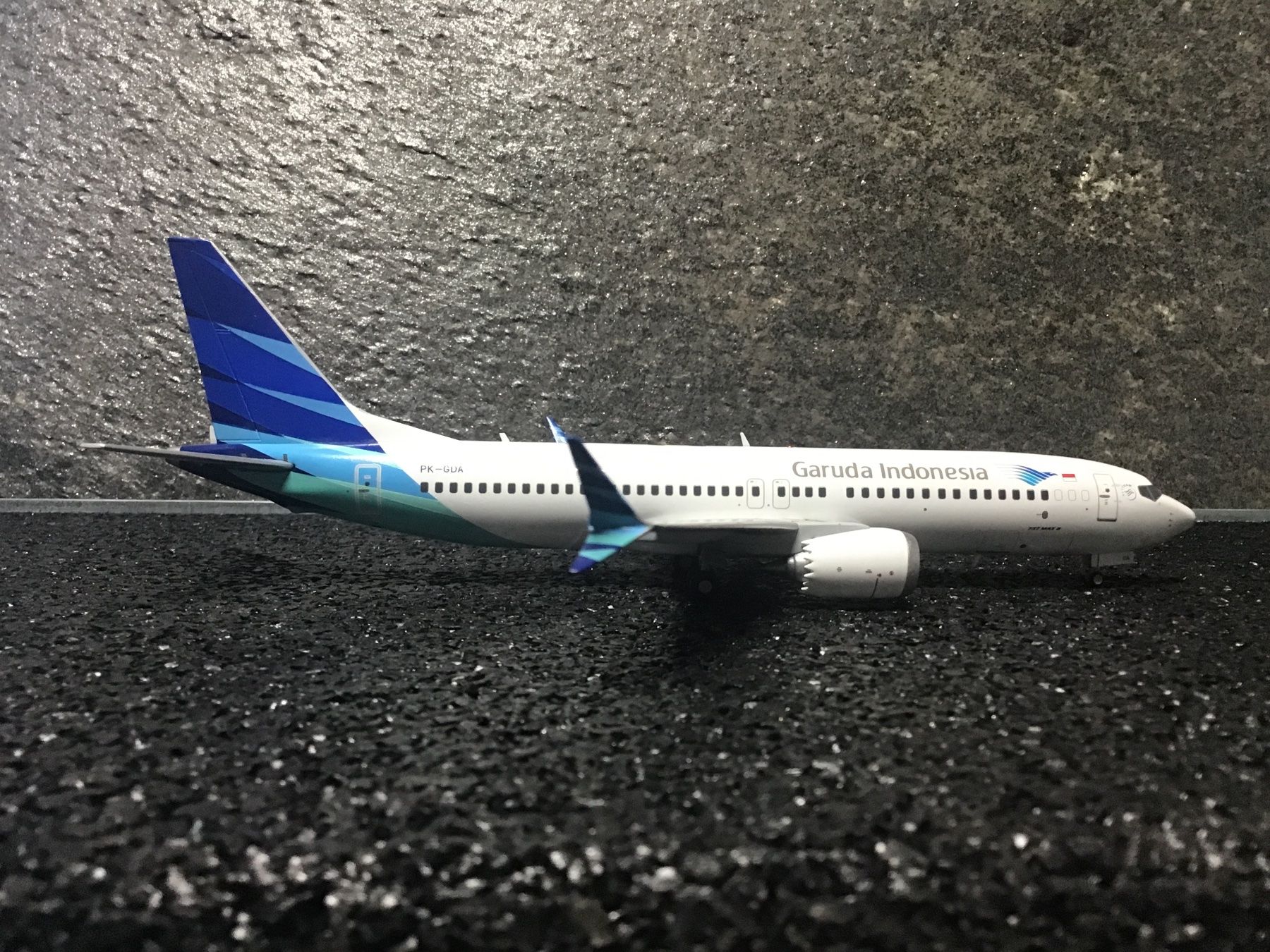 Boeing Kit di modellismo & Modellini statici: BOEING 737-8 MAX GARUDA INDONESIA 1/200 – Usato da Männedorf venduto da Spezial-Modelle 1