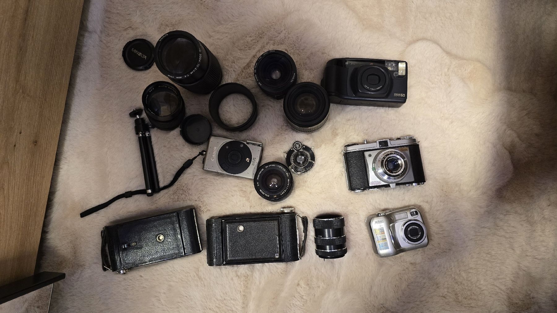 Fotocamera: Lot de caméras, objectifs, accessoires  – Difettoso da Collombey venduto da Car.pare