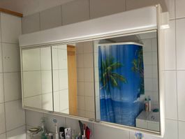 Badezimmer - Spiegelschrank mit 3 Türen