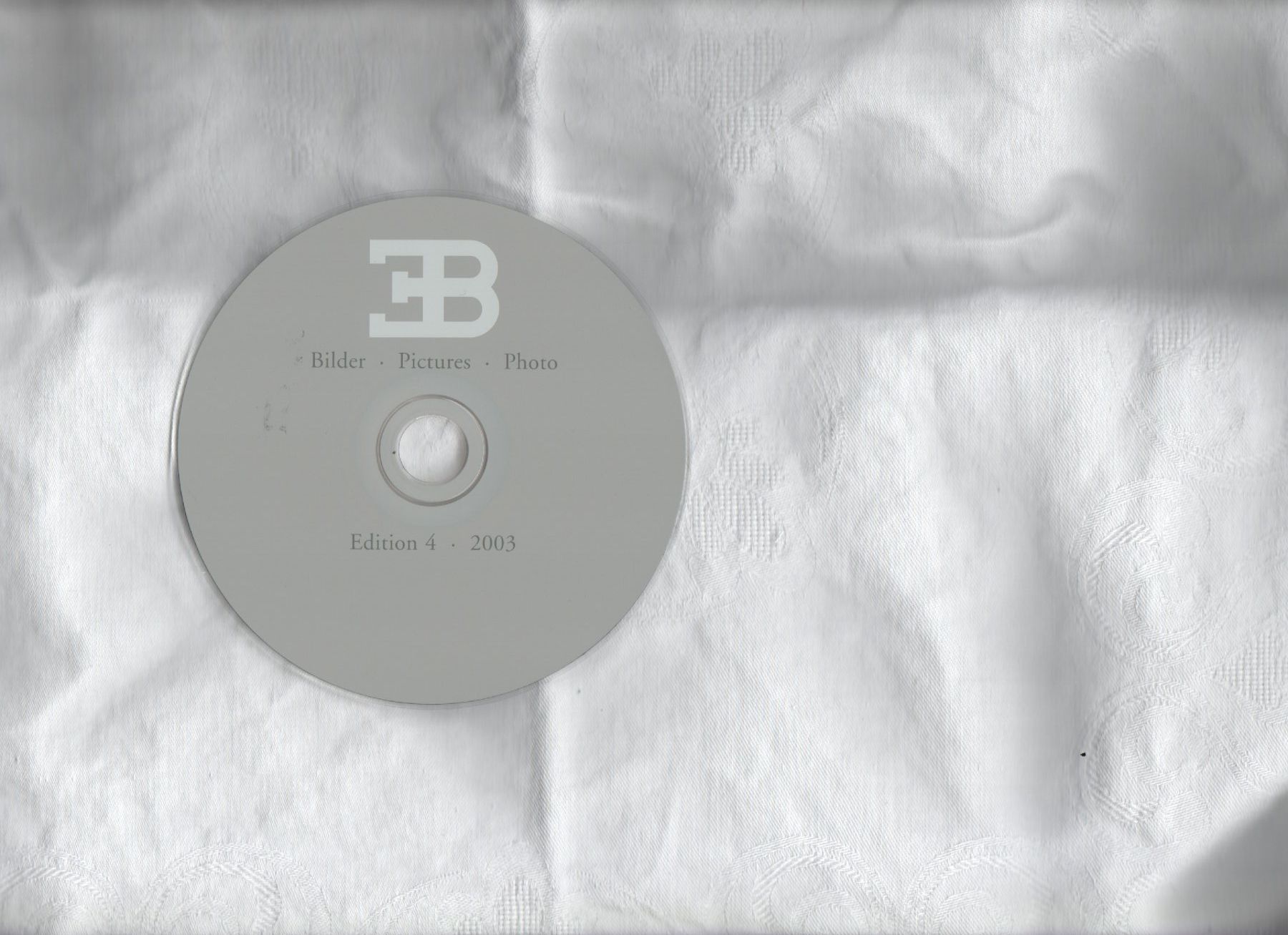 Bugatti Documenti: Pressemappe Bugatti Veyron 16.4 – Usato da Corminboeuf venduto da corbay 6