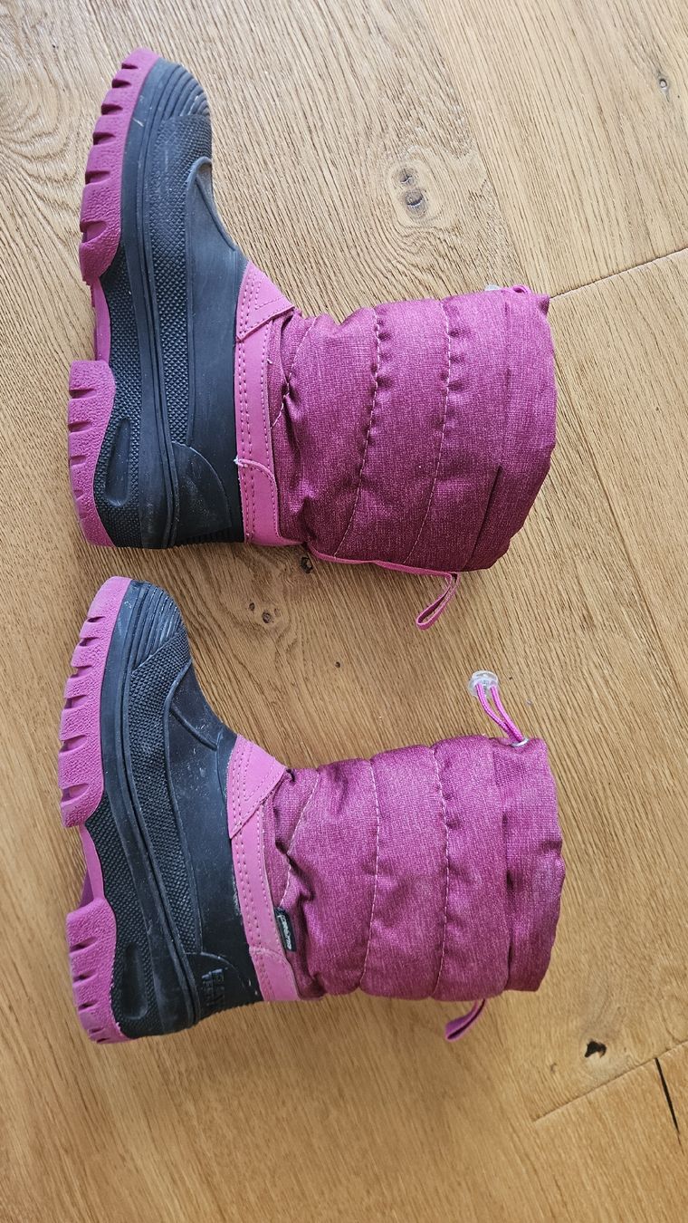 Scarpe per ragazzi: Kinder Winterstiefel Grösse 33 Futter  gut erhalten – Usato da Frenkendorf venduto da Julesrules84 2