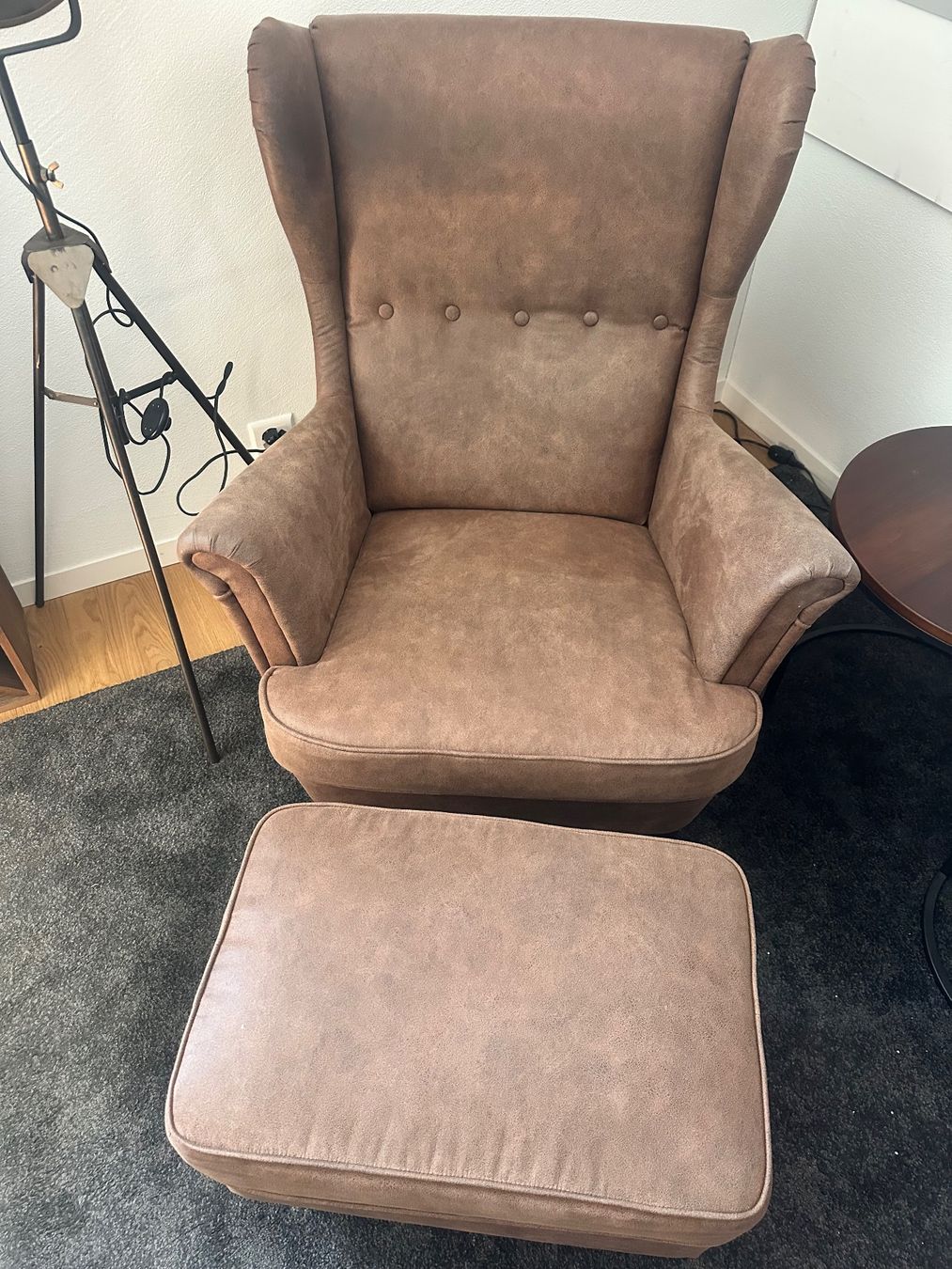 Ikea Poltrone: IKEA STRANDMON Ohrensessel mit Hocker – Usato da Brunegg venduto da Angelina054