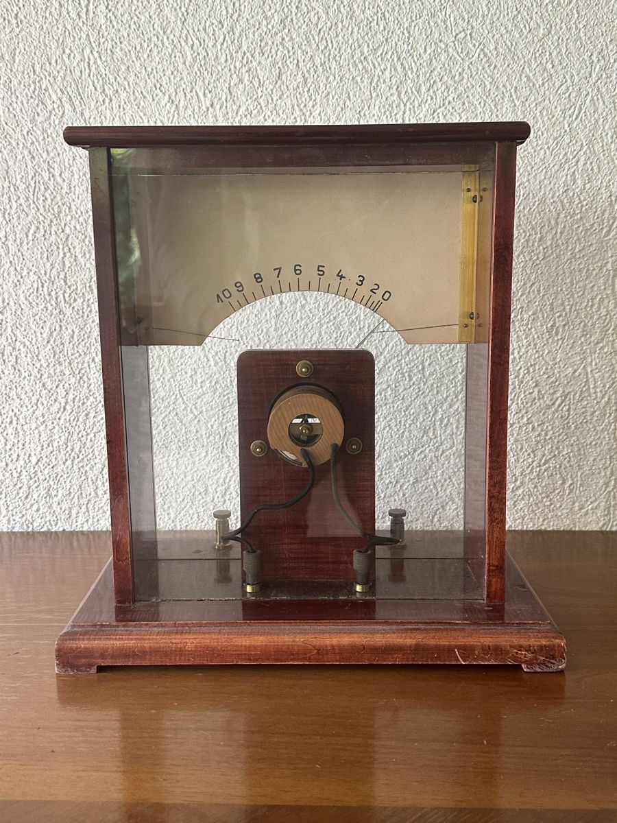 Misurare: Antikes Voltmeter/Amperemeter im Holzgehäuse, Deko. – Usato da Oensingen venduto da Onuk1 1