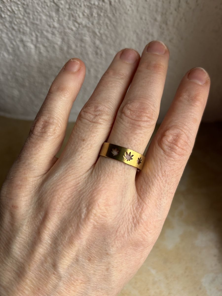 Anelli: GoldigerRing mit Hanfblatt Gr. 65 – Usato da Dittingen venduto da Bijoubelle