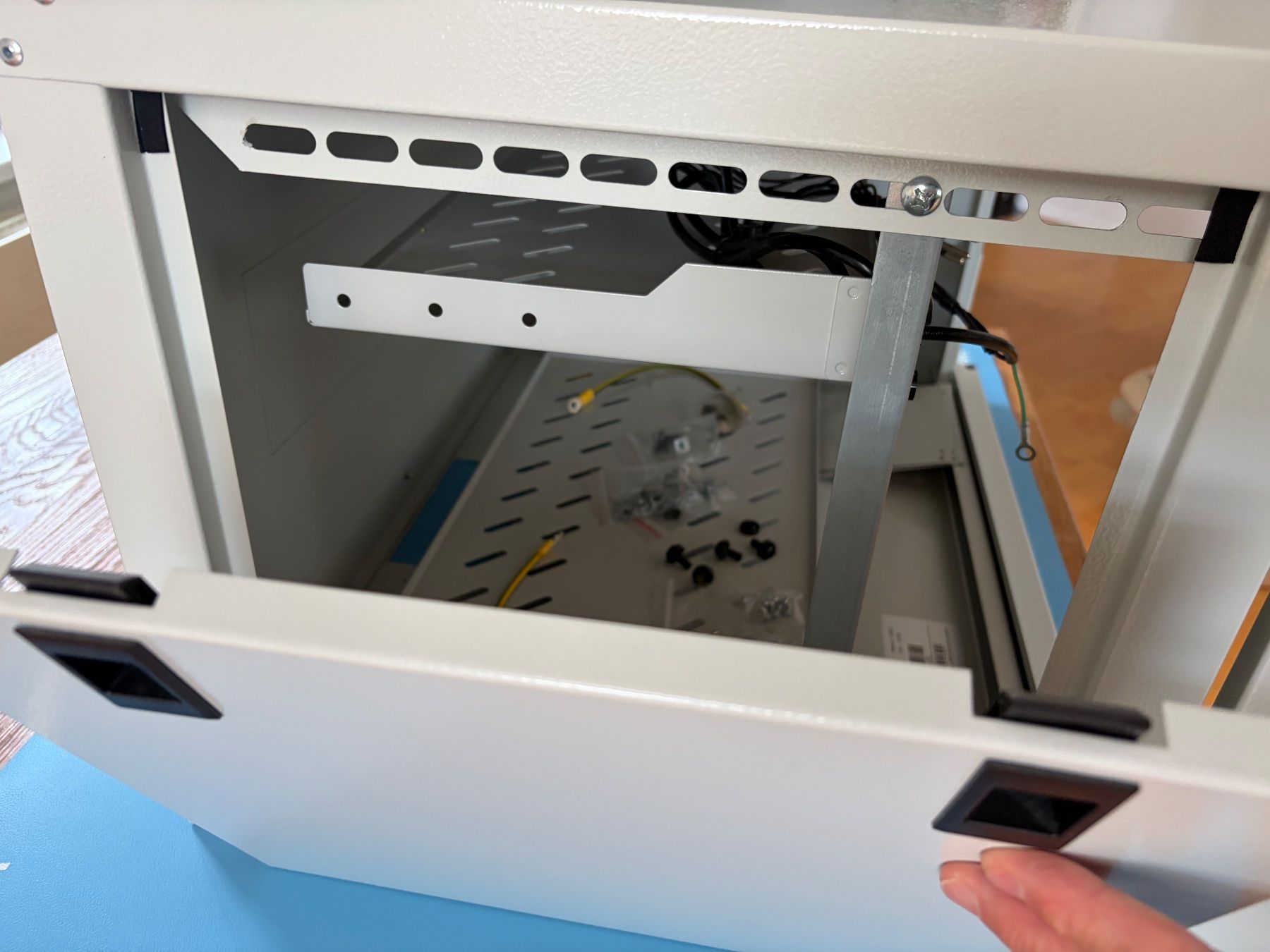 Racks & Ständer: Digitus 7HE Dynamic Basic Serverschrank – Gebraucht aus Zürich von lfranck 2