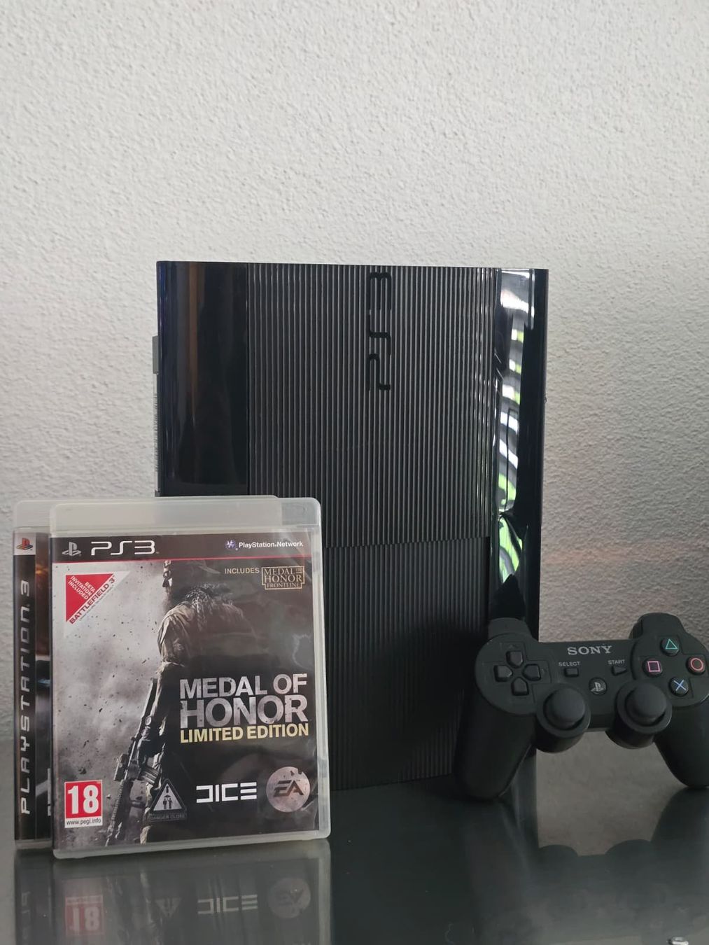 Sony Konsolen: PlayStation 3 Super Slim 500GB + 2 Spiele + Controller – Gebraucht aus Emmen von BieteNurSo