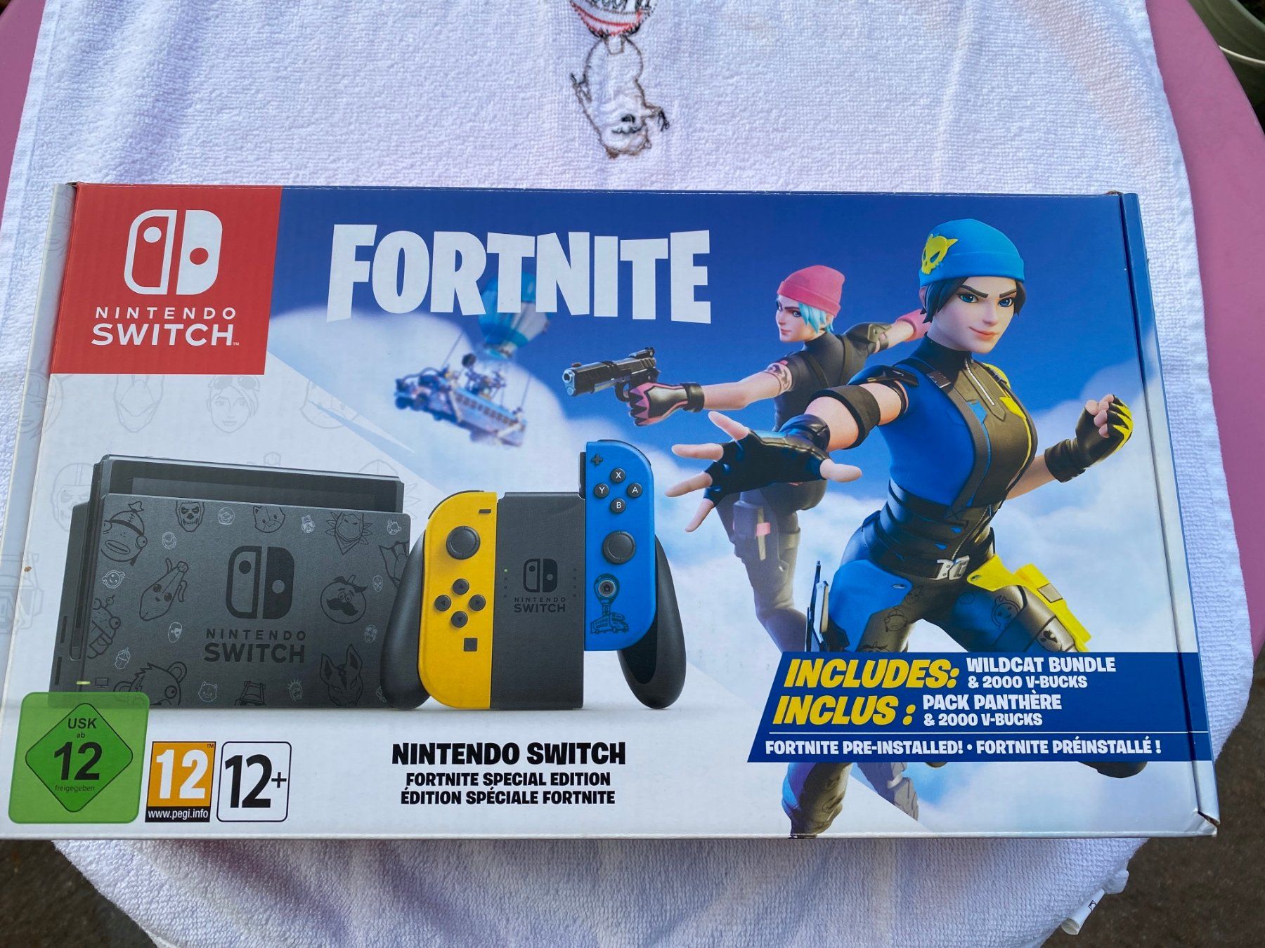 Nintendo Konsolen: Nintendo Switch - Fortnite Special Edition – Gebraucht aus Zufikon von  5