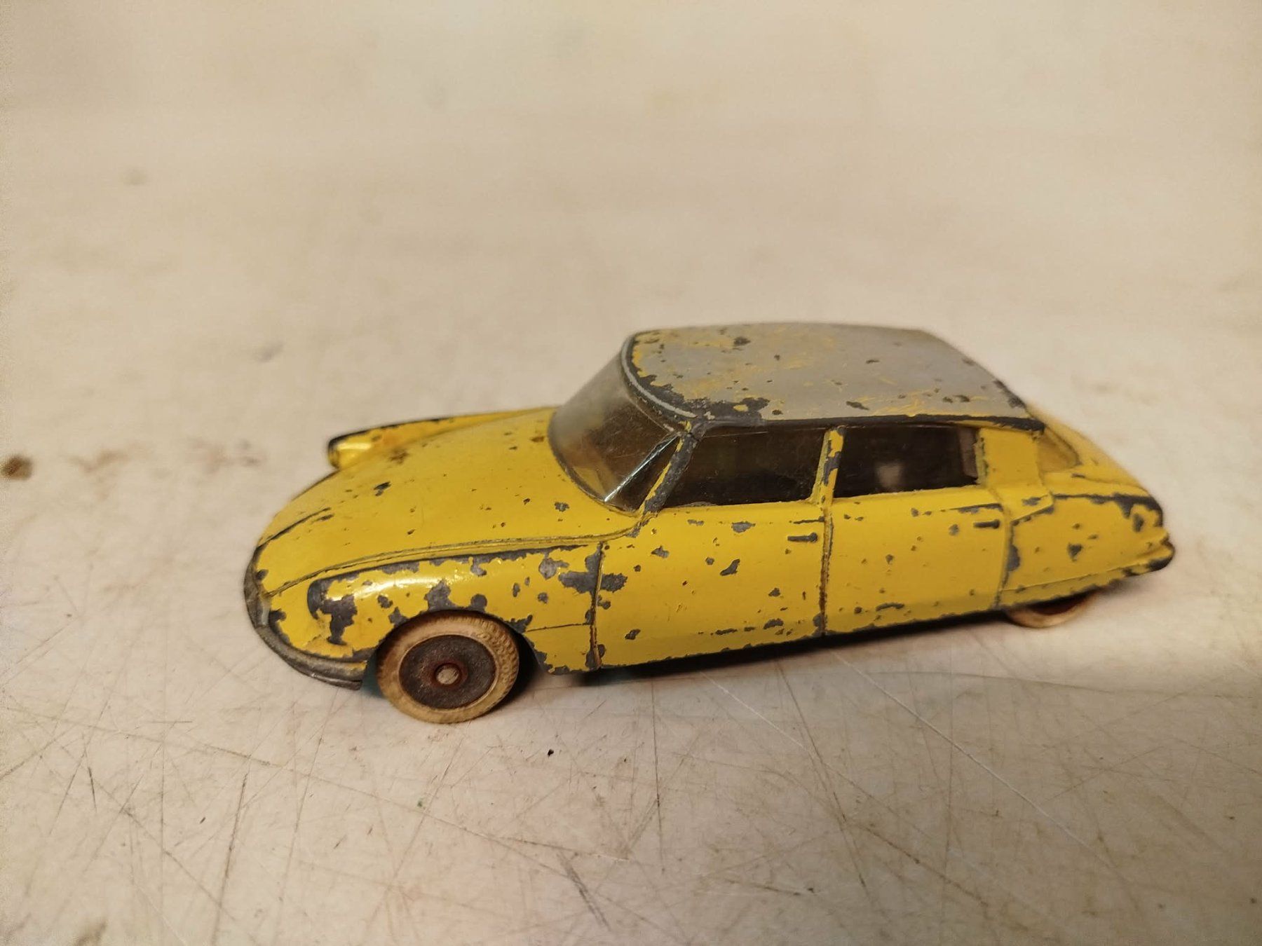 Dinky Toys Modellini d'auto: Dinky Toys  Citroën DS 19. – Usato da La Chaux-de-Fonds venduto da Emmaus2300CDF 3