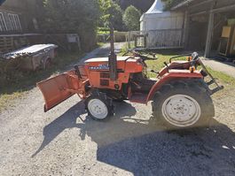 Kleintraktor HINOMOTO C174 mit Schneeschild 