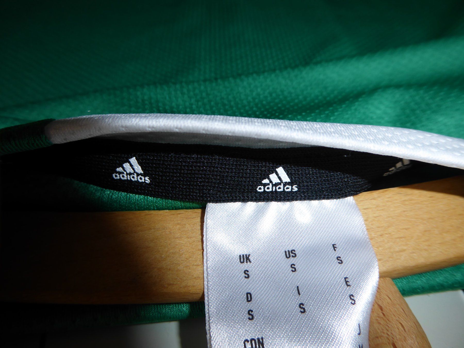 Adidas T-shirt: Adidas Train Essentials Training T-Shirt Grösse S – Nuovo e nell'imballaggio originale da Winkel venduto da Mordred2 5