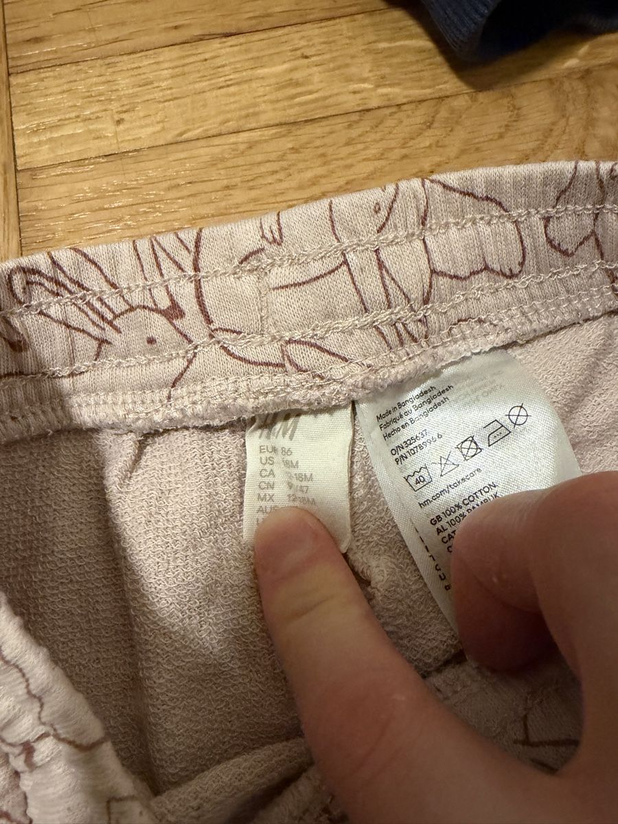 H&M Lotti & Set di vestiti: Lot de 4 pantalons pour bébé taille 86 – Usato da Ecublens VD venduto da Alan2026 2