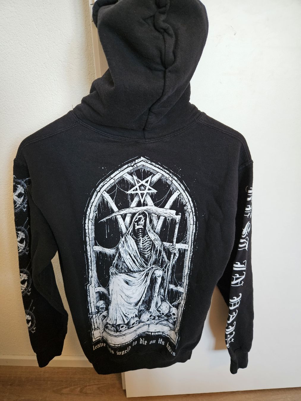 Maglioni & Felpe: Carnifex Band Hoodie Gr. S – Usato da Näfels venduto da fab_jvg6 1