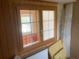 zwei flügelige fenster mit rahmen