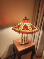 Vintage Tiffany-Stil Lampe mit Rosenmuster, sehr schön!