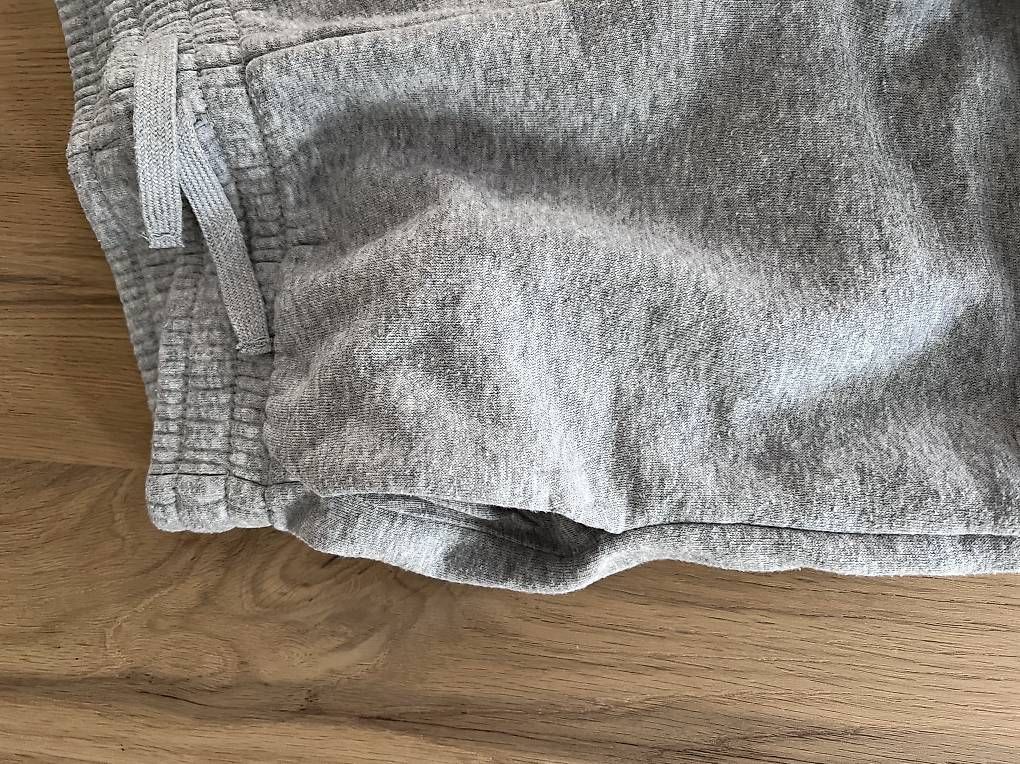 Pantaloni: Trainerhose hellgrau Grösse 122 – Usato da St. Niklausen LU venduto da Mimmi86 2