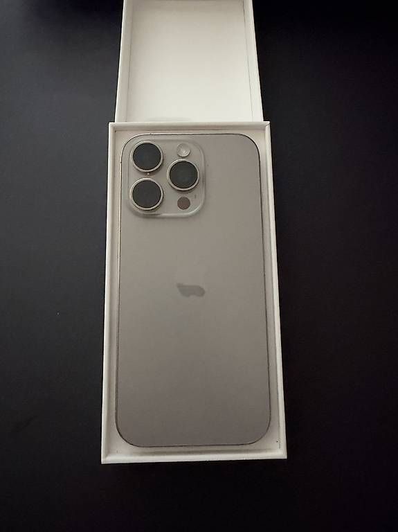 Telefoni cellulari / Smartphones: iPhone 16 Pro  – Usato da Basel venduto da michael405