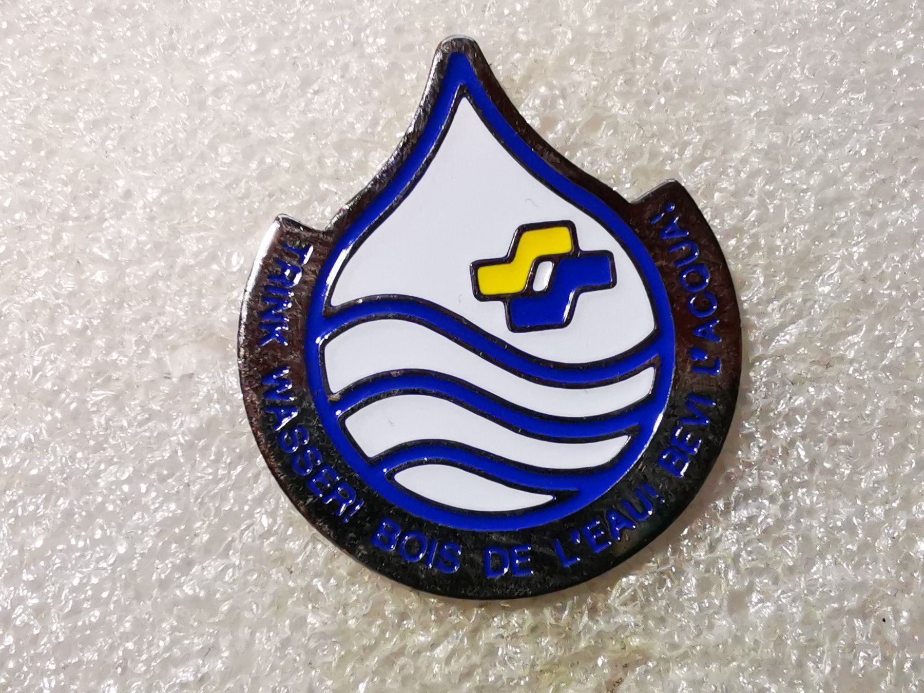 Placchette & Badge: Ansteckpin 56: Trink Wasser – Usato da Oppligen venduto da Pin-Fall-Shop