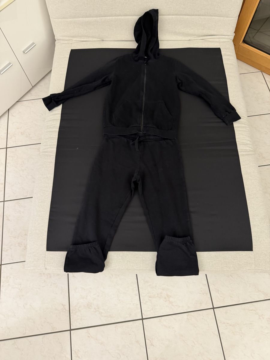 Lots de vêtements: Ensemble pull et jogging noir taille 11 ans bon état. – Neuf (Voir description) à Grand-Lancy par gio_yg9n