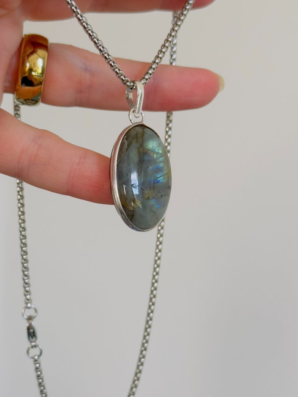 Ketten: Fashionable labradorite necklace – Neu und originalverpackt aus Genève von AGBERG 5