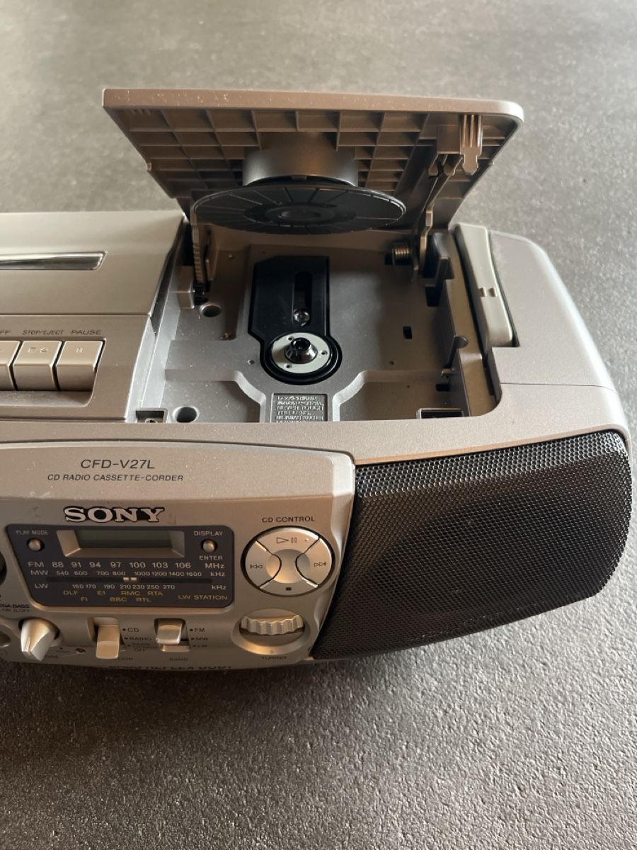 Sony Lettore multimediale portatile: SONY CD RADIO CASSETTE – Usato da Bern venduto da India1960 1