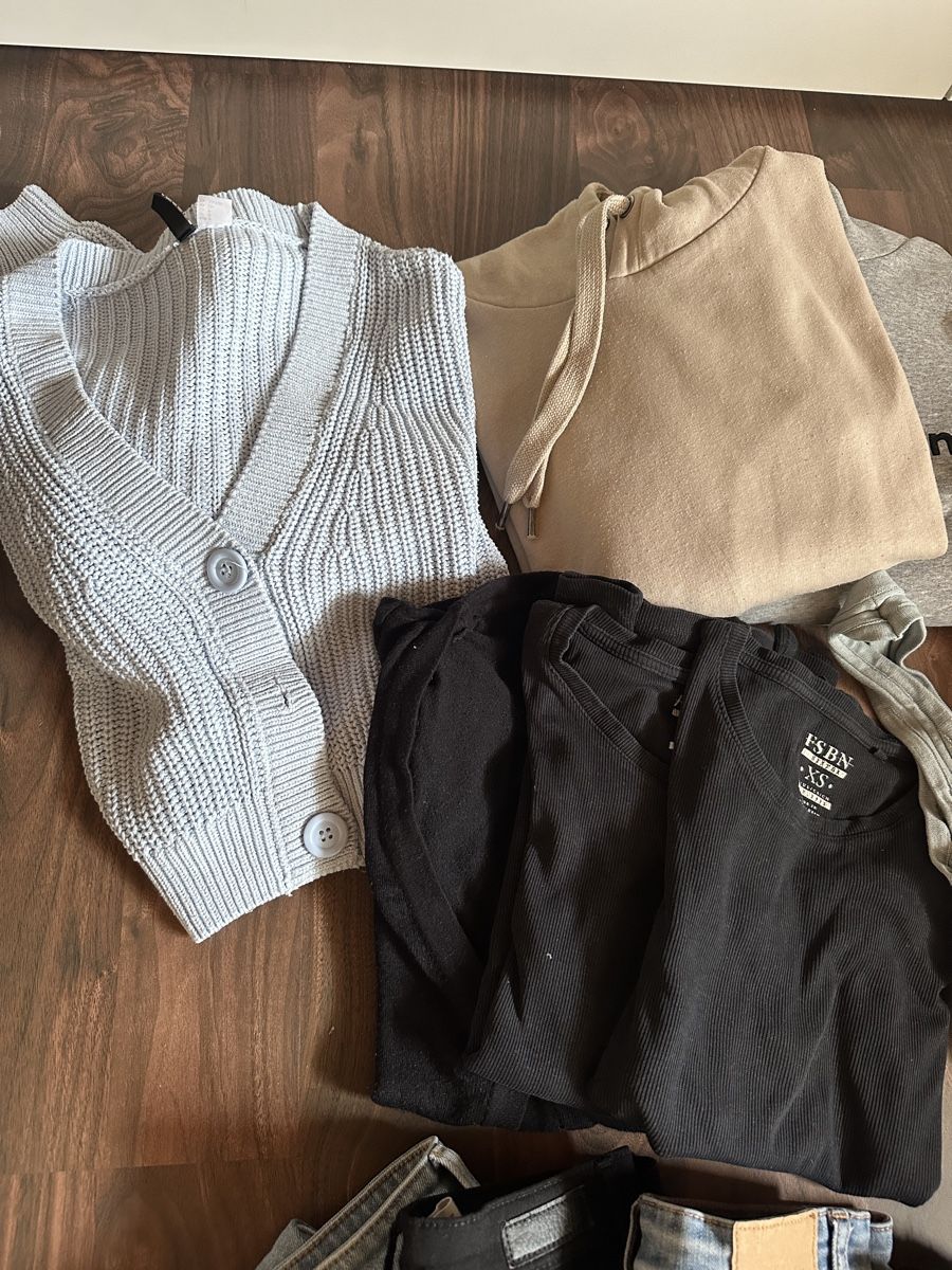 Lots de vêtements: Kleiderpaket GrS – D'occasion à Müstair par V.Sara 2