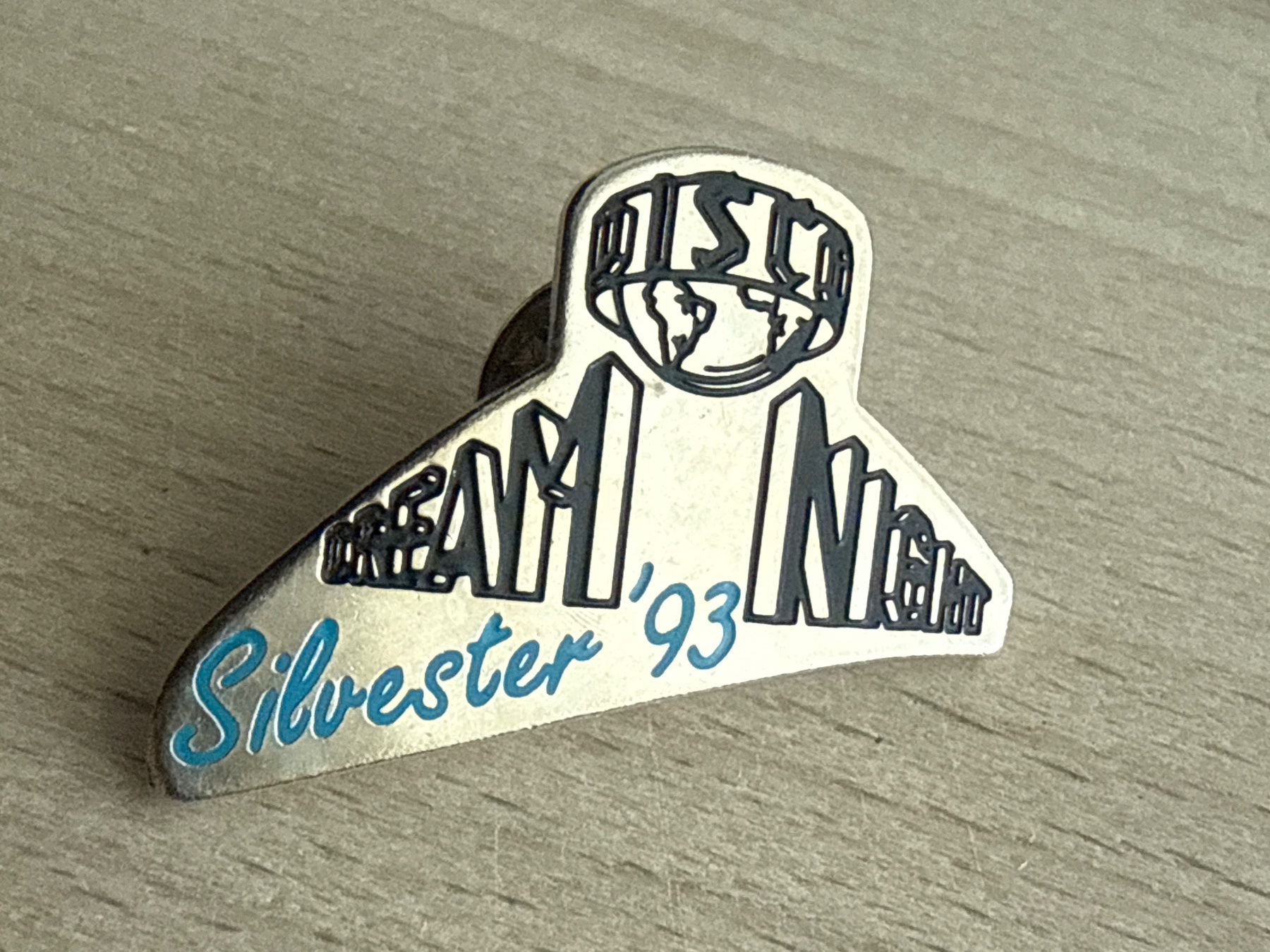 Plaketten & Abzeichen: Pin Disco Dream Night  Silvester '93 – Gebraucht aus Glattbrugg von Schweigmatt
