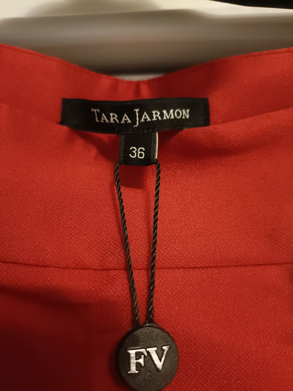Tara Jarmon Gonne: Tara Jarmon rock new – Usato da Thalwil venduto da ralucoantza 2